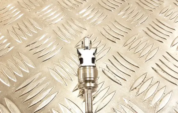 Volvo XC60 Fuel injector 31432778