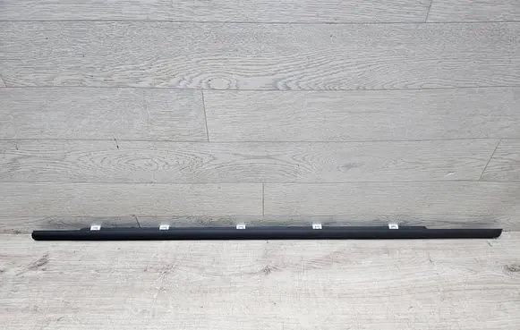 KIA Sorento Front door trim (molding) 82210C5000