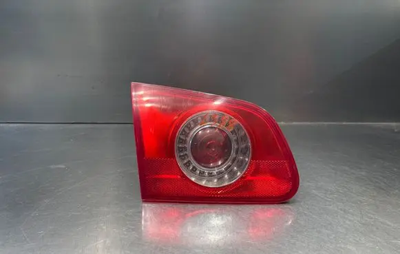 Tailgate rear/tail lights