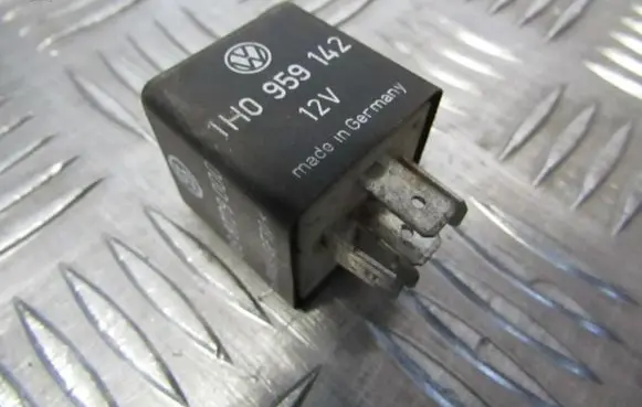 Volkswagen Golf III Other relay 1h0959142 898779000