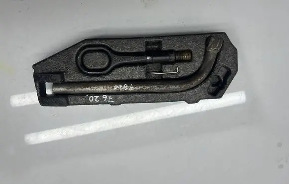 Volkswagen Caddy Tool set 2K0012113C 1T0805615A