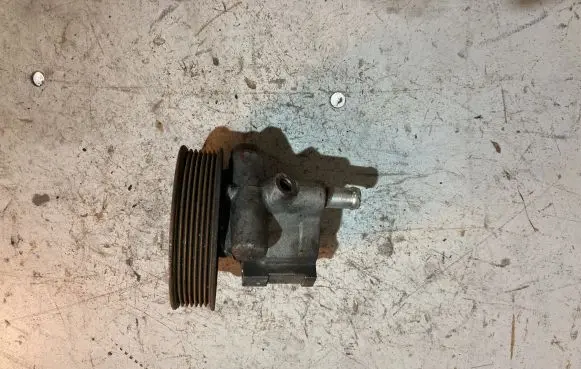 Opel Vivaro Power steering pump