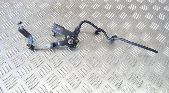 Toyota Prius (XW50) Rear air suspension level height sensor 8940847020