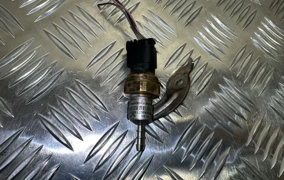 Mercedes-Benz C W205 Fuel pressure sensor A6510703981004