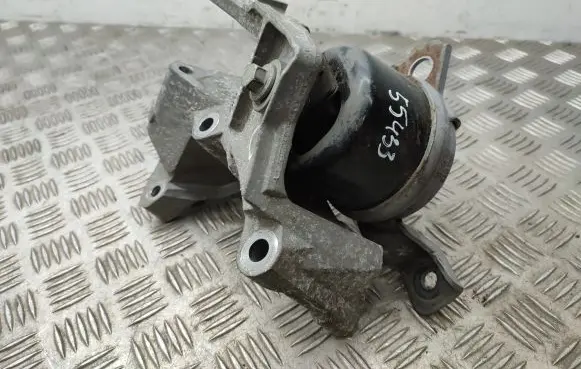 Volvo XC60 Engine mount bracket