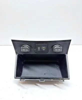 Hyundai Tucson TL USB socket connector 84631D7500