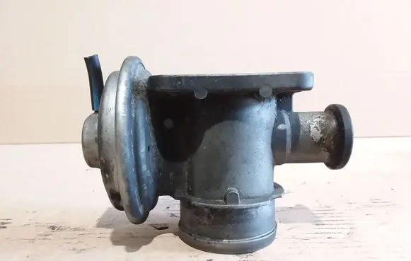 BMW 5 E39 EGR valve 7854520
