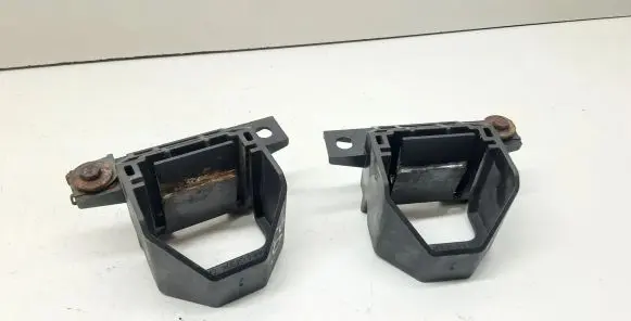 BMW X1 E84 Radiator mount bracket 7591647