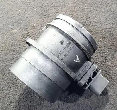 BMW 1 E81 E87 Mass air flow meter 72744523 0281006146 8509724
