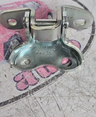 Toyota C-HR I Front door lower hinge 6873002050