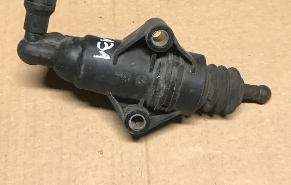 Clutch slave cylinder