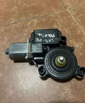 Volkswagen Polo V 6R Front door window regulator motor 0130822530 850201005