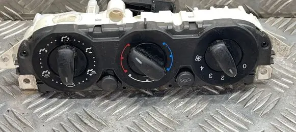 Ford Focus C-MAX Climate control unit 69607003