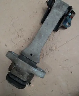 Hyundai Santa Fe Engine mount bracket 219502W000
