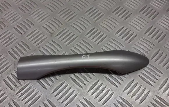 Toyota Auris 150 Front door glass trim molding 74645-02060