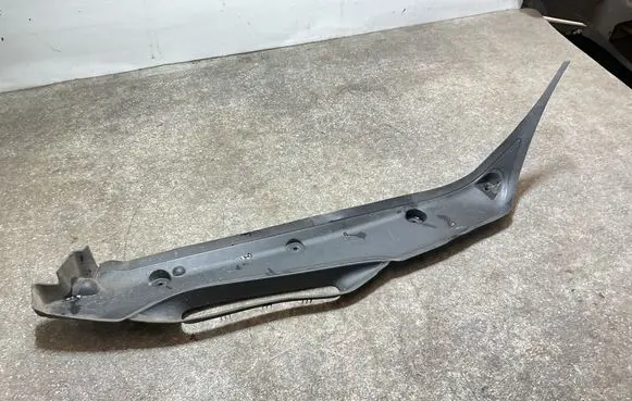 Audi E-tron GT Fender end trim 4J3854778 443854778