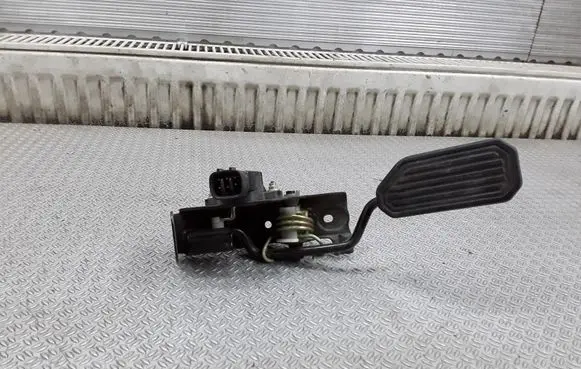 Toyota Avensis T250 Accelerator throttle pedal 8928152011