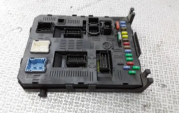 Citroen C5 Fuse module 9660105880