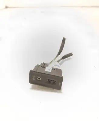 Volkswagen Golf VII USB socket connector 5G0035222C