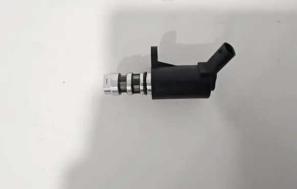 Skoda Kamiq Camshaft vanos timing valve 05C906455D 05C906455