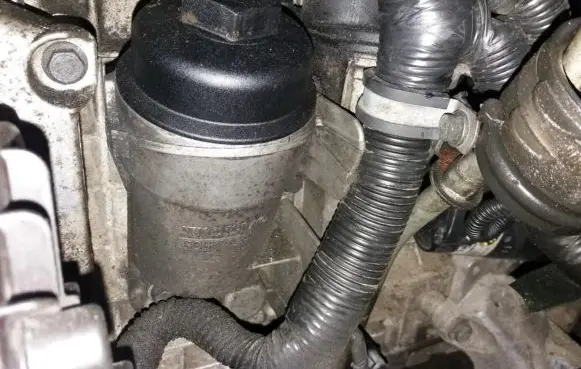 Volvo V70 Oil filter cover 30677920