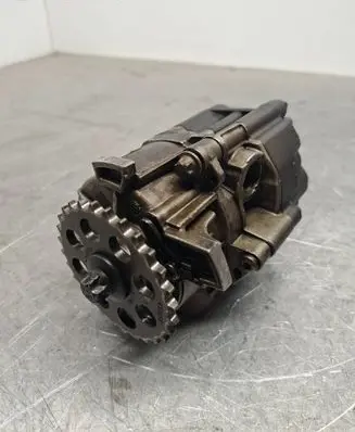 Mercedes-Benz E W213 Oil pump A6541811500