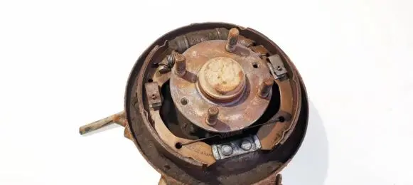 Mazda 323 Rear wheel hub