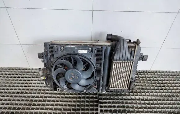 Opel Astra H Coolant radiator 13132559