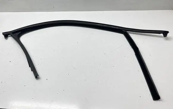 Volkswagen Jetta VII Rubber seal front door window/glass 17A837440