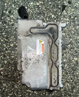 Voltage converter inverter