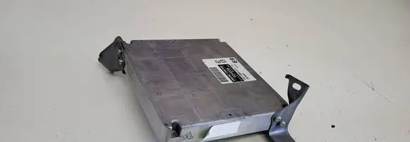 Toyota Avensis T250 Engine control unit/module 1758006326 8966105690 MB1758006326
