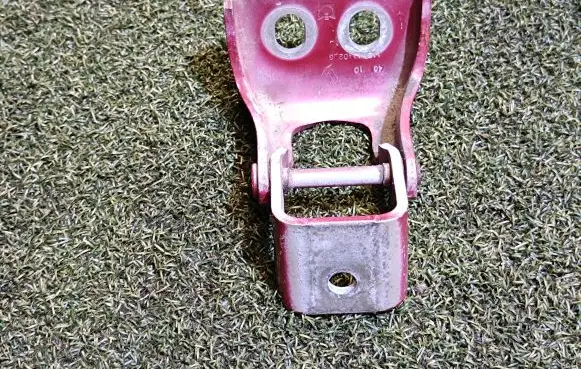 Renault Kangoo II Front door upper hinge 115113402