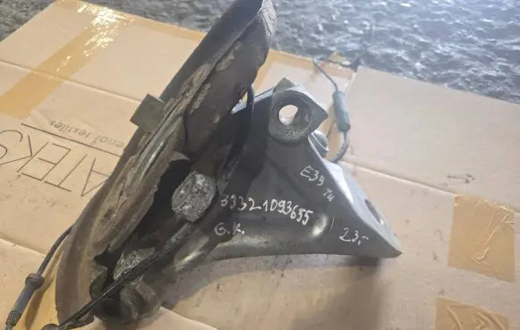 BMW 5 E39 Rear control arm 33321093655