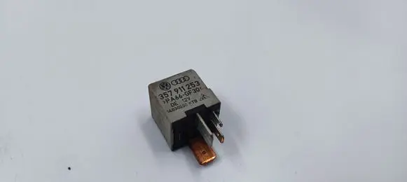Volkswagen PASSAT B4 Other relay 357911253