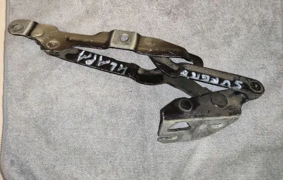 Audi A4 S4 B5 8D Tailgate/trunk/boot hinge 3B5827301A