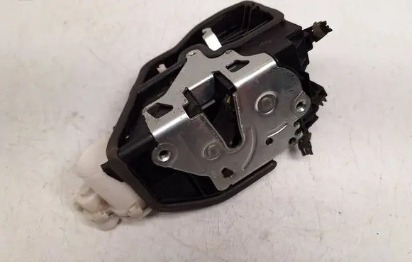 BMW X3 F25 Front door lock 7318419 51217318419 51217283627