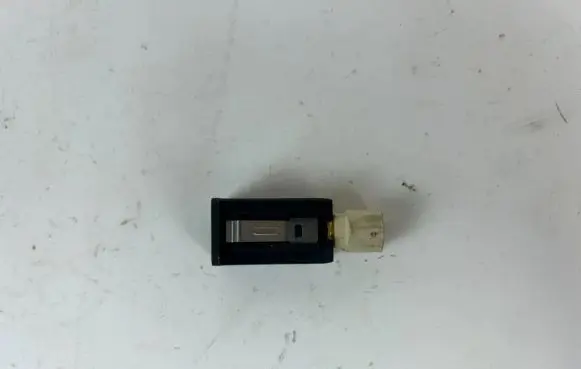 BMW X6 E71 USB socket connector 9167196