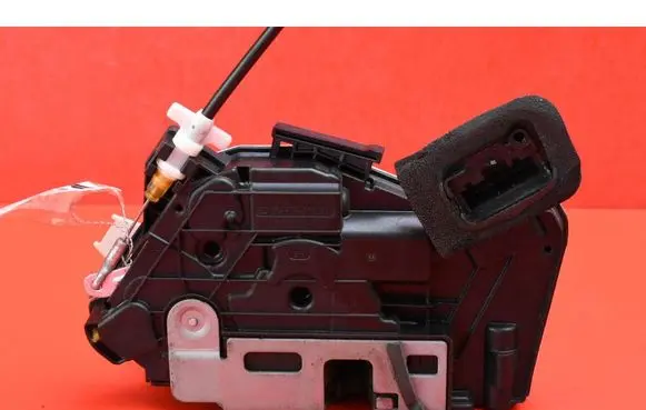 Seat Toledo I (1L) Front door lock 5E1837016C