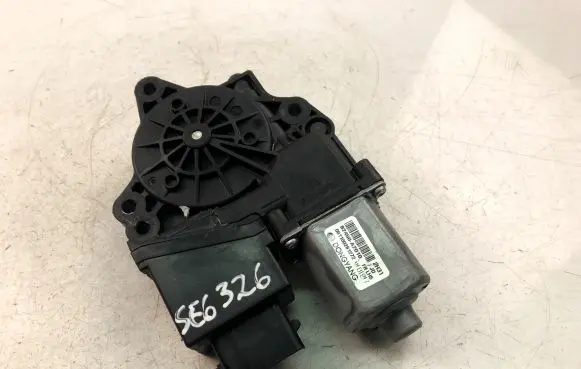 KIA Ceed Front door window regulator motor 82450A2010