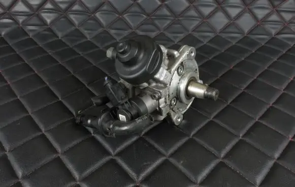 Audi A3 S3 8P Fuel injection high pressure pump 0445010507 03220808 03L130755