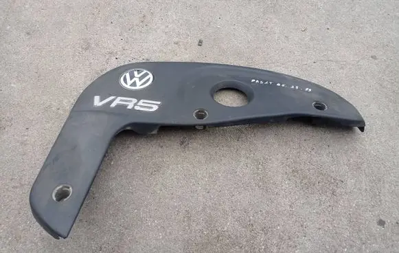 Volkswagen PASSAT B5 Engine cover (trim) 071103935B