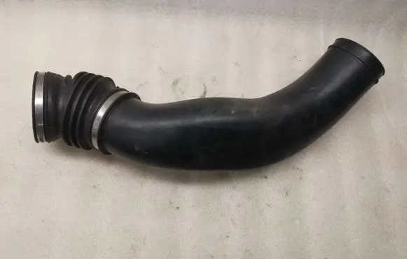 Audi A8 S8 D2 4D Air intake hose/pipe 07T129627A EL0578014