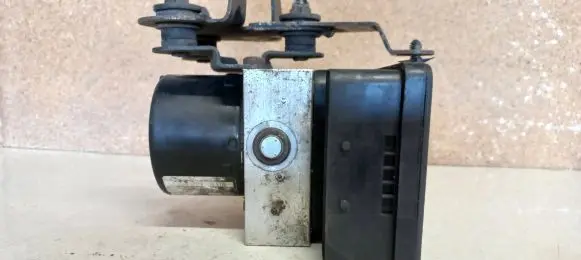 Volkswagen Golf V ABS Pump 1J0907379K