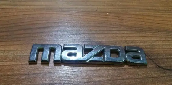 Manufacturer badge logo/emblem