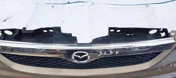 Mazda 323 F Front grill