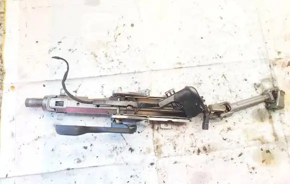 Volkswagen Golf VI Steering wheel axle 1K1419502BB