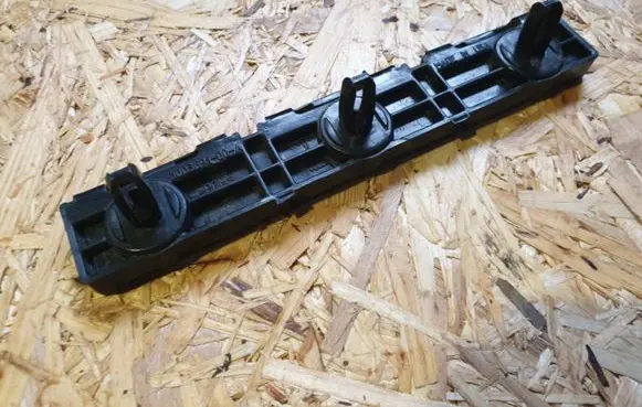 Tesla Model S Front bumper mounting bracket 1003691