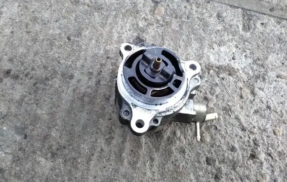Mazda 323 Vacuum pump