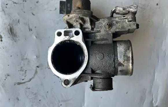 Toyota Land Cruiser (J120) Throttle valve