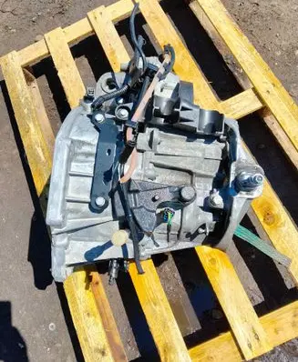 Renault Trafic III (X82) Manual 6 speed gearbox PF6040